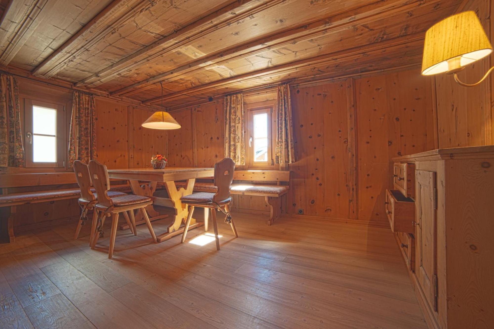 Chesa Michel Apartment Bever Bagian luar foto