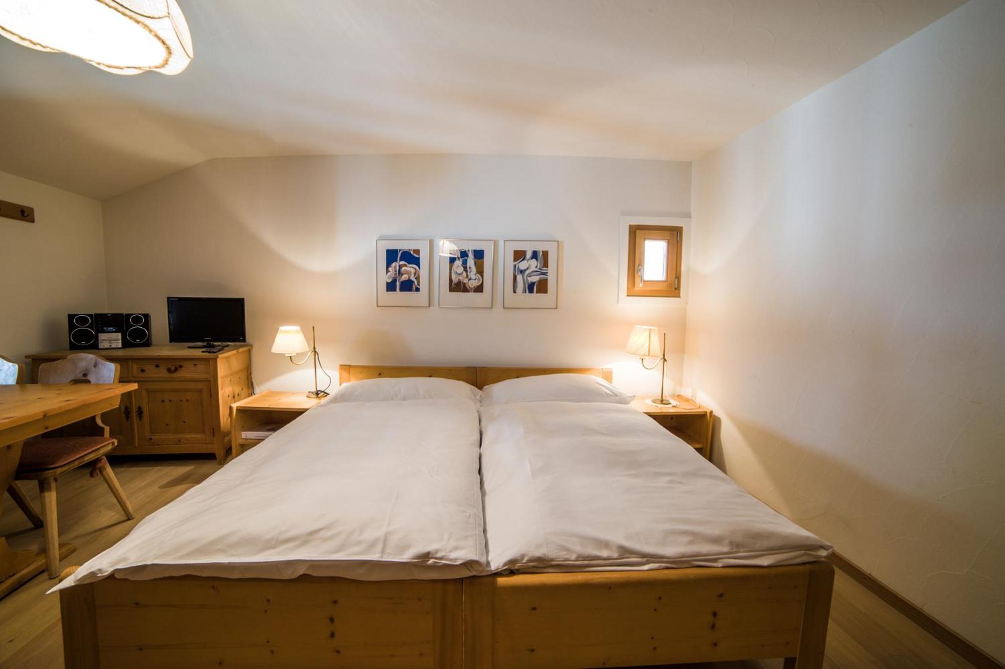 Chesa Michel Apartment Bever Bagian luar foto