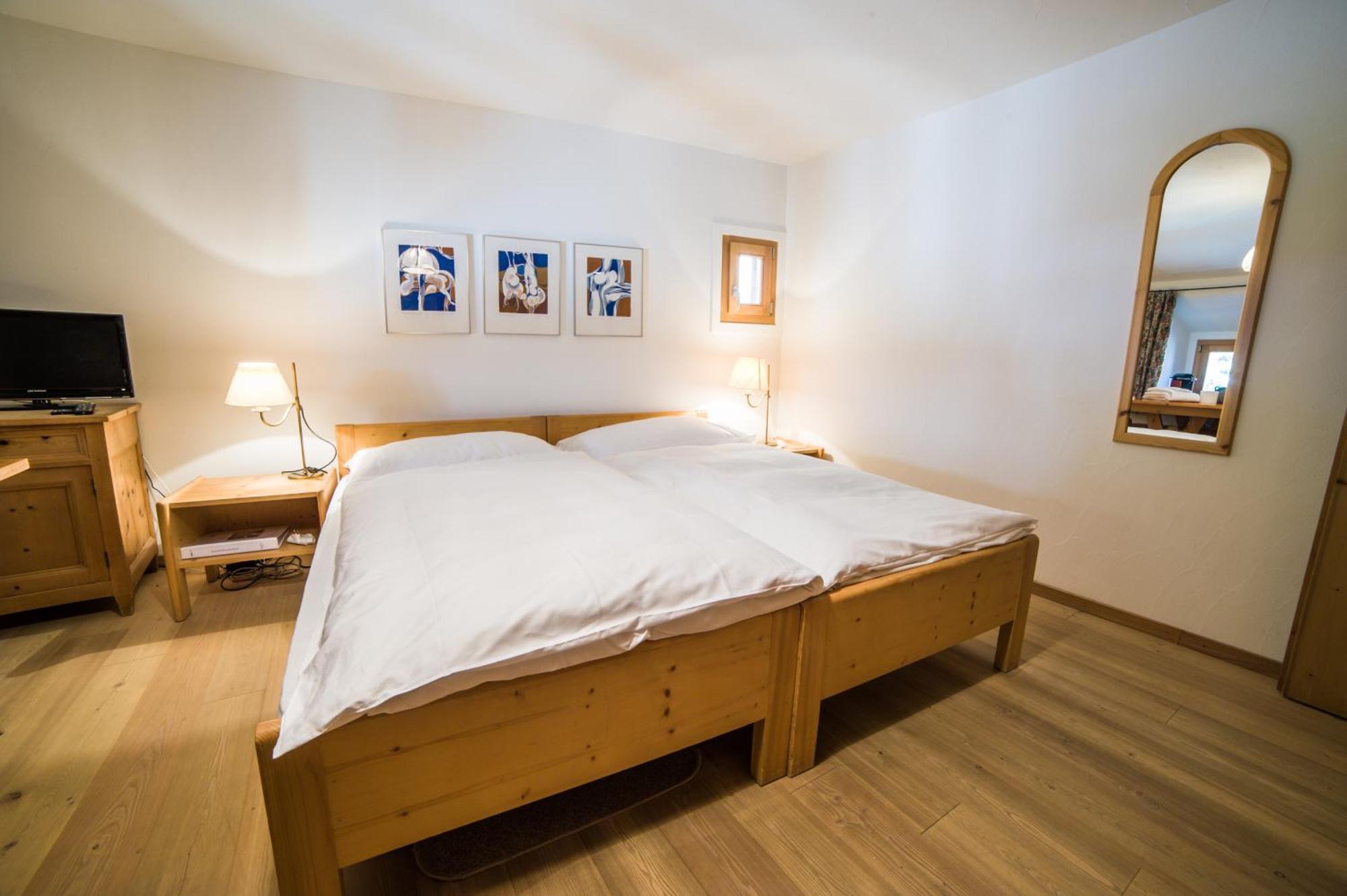 Chesa Michel Apartment Bever Bagian luar foto